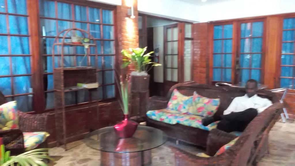 Village Hotel Очо Риос Екстериор снимка