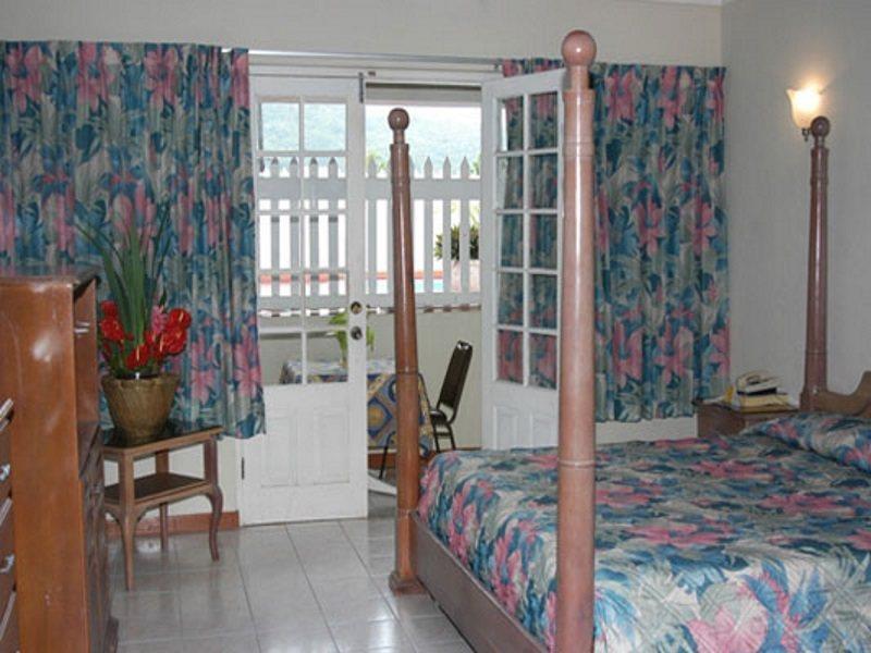 Village Hotel Очо Риос Екстериор снимка