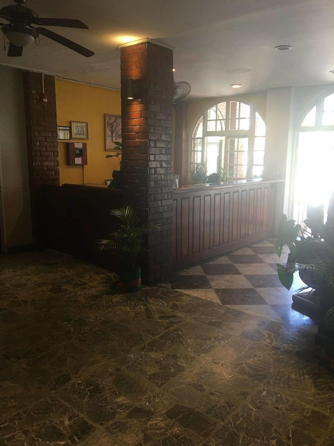 Village Hotel Очо Риос Екстериор снимка